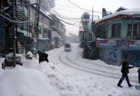 ملکہ کوہسار میں تین فٹ تک برف