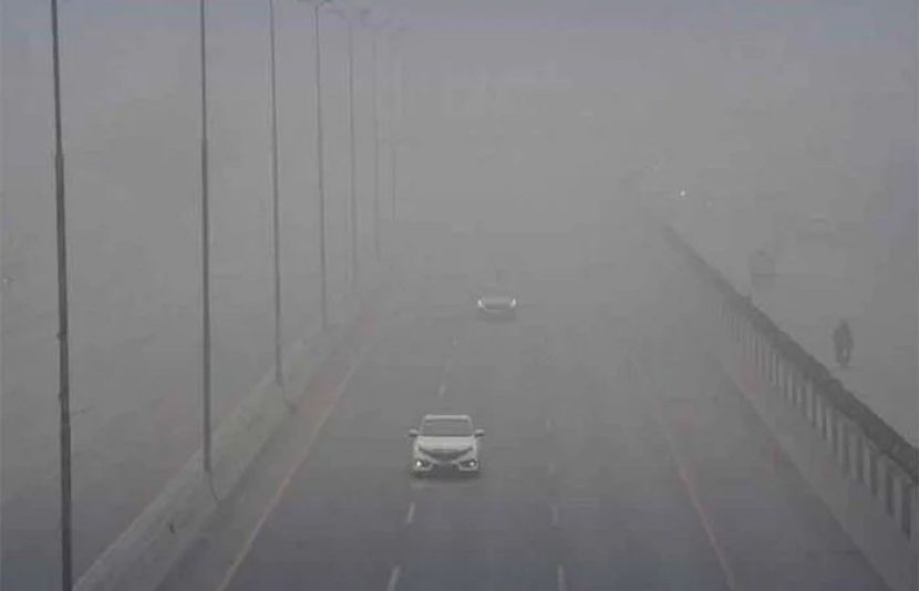 موٹروے ایم 4 خانیوال سے ملتان تک اور شورکوٹ سے عبدالحکیم تک ہر قسم کی ٹریفک کے لیے بند کر دی گئی ہیں