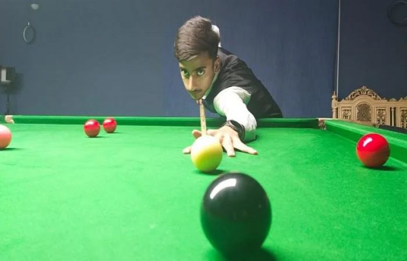 پاکستانی اسنوکر اسٹار احسن رمضان۔