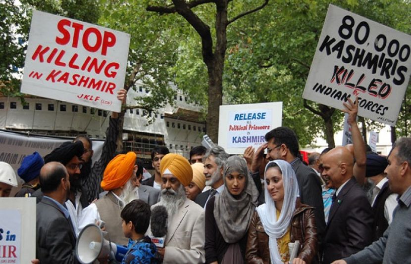 لندن میں بھارتی سفارتخانے کے باہر احتجاج