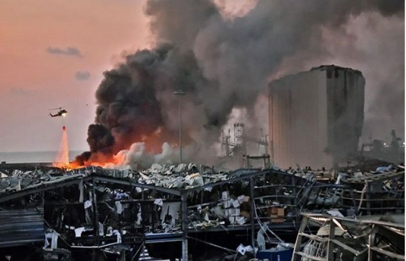  بیروت کی بندرگاہ پر اسلحے کے گودام میں دھماکوں کے نتیجے میں 78 افراد ہلاک ہو گئے 