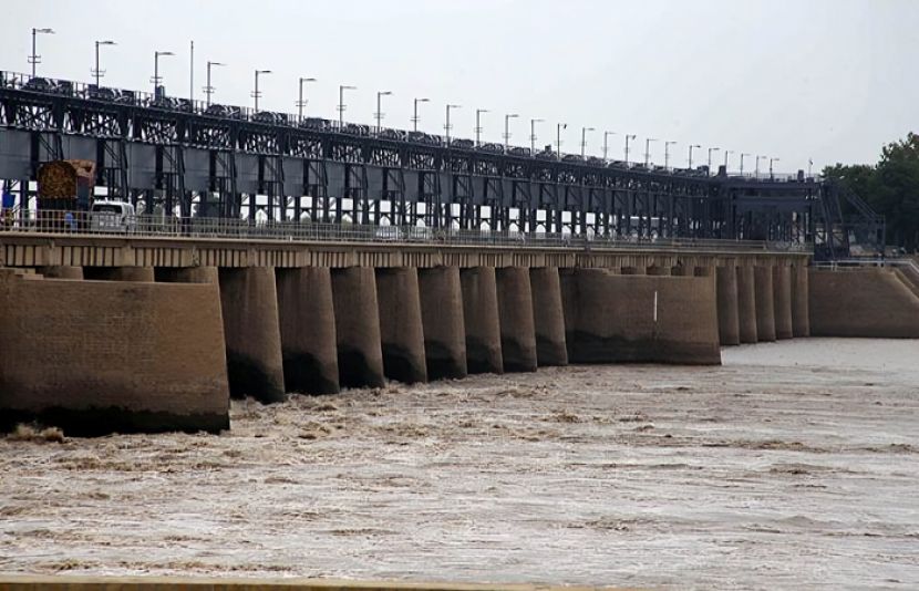 وزیراعلیٰ سندھ مراد علی شاہ نے خبردار کیا ہے کہ منگل اور بدھ کی رات دریائے سندھ میں سیلاب کا خدشہ ہے