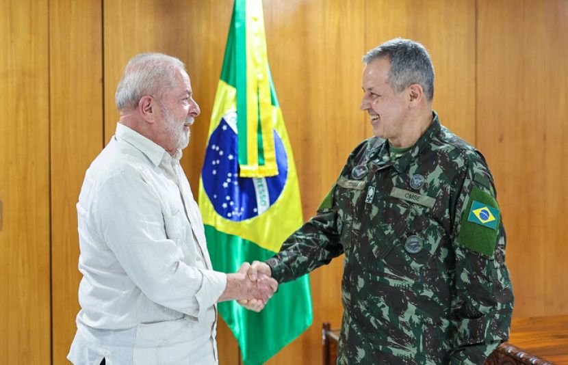 برازیل کے صدر نے آرمی چیف کو برطرف کر دیا