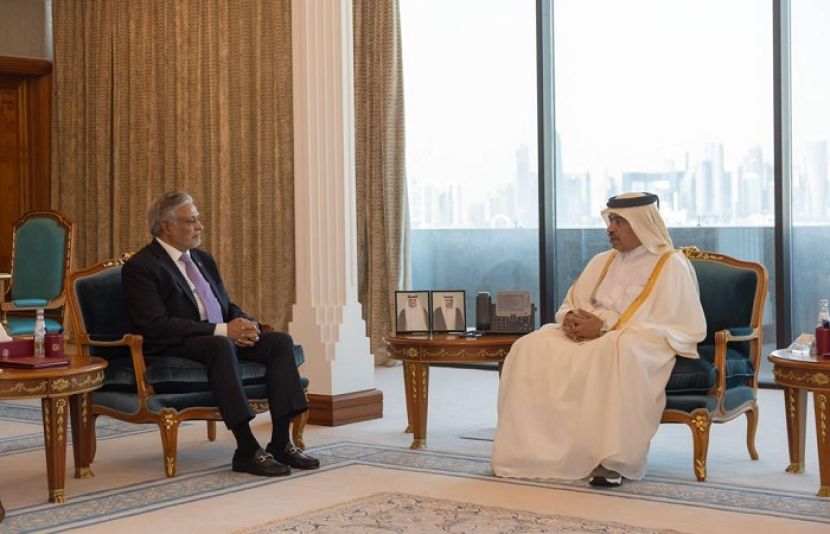 وزیر خزانہ اسحاق ڈار کی قطری ہم منصب سے ملاقات