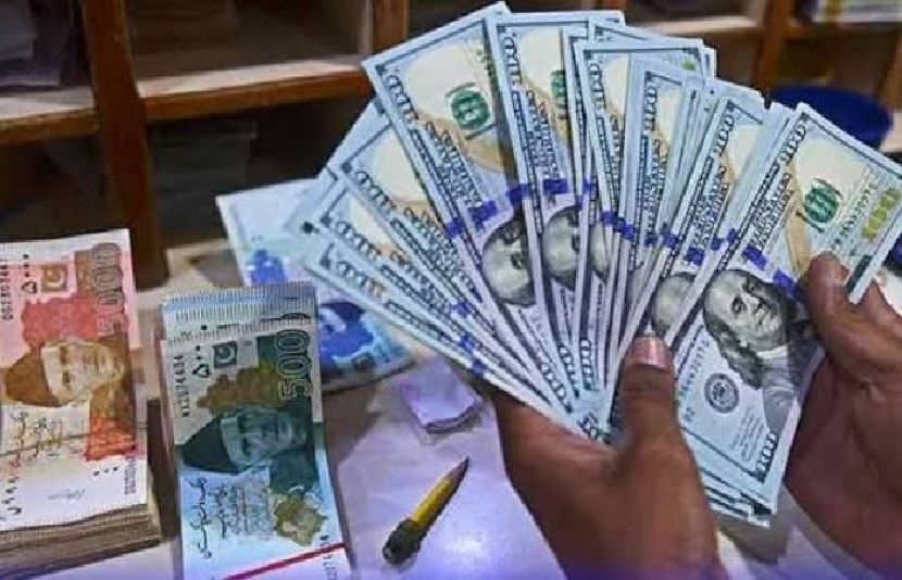 انٹربینک مارکیٹ میں امریکی ڈالر کی قدر میں معمولی کمی ریکارڈ کی گئی ہے