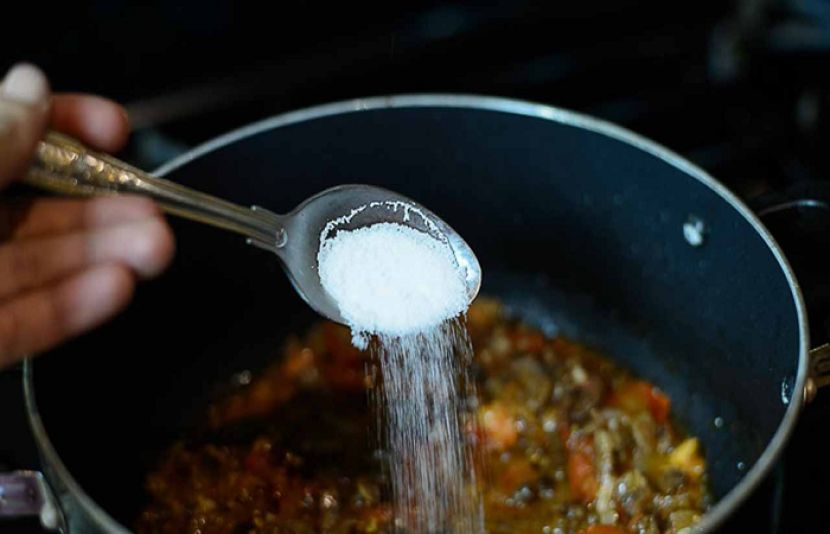نمک کے متواتر استعمال سے ہائی بلڈ پریشر، امراض قلب اور ذیابیطس ہوسکتے ہیں
