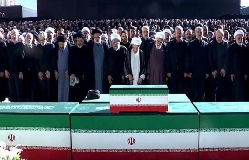 تہران میں شہید ایرانی سپریم لیڈر آیت اللہ سید علی خامنہ ای کی نماز جنازہ ادا کی جا رہی ہے