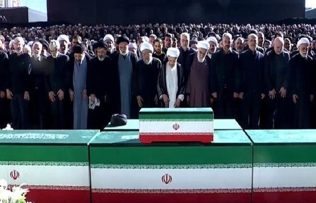تہران میں شہید ایرانی سپریم لیڈر آیت اللہ سید علی خامنہ ای کی نماز جنازہ ادا کی جا رہی ہے
