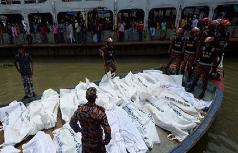 بنگلا دیش میں دو کشتیاں آپس میں ٹکرا گئیں
