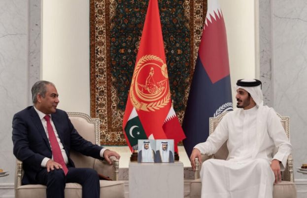 وزیر داخلہ محسن نقوی قطری ہم منصب و داخلی سلامتی فورس (لخویہ) کے کمانڈر شیخ خلیفہ بن حمد بن خلیفہ آل ثانی سے ملاقات کر رہے ہیں