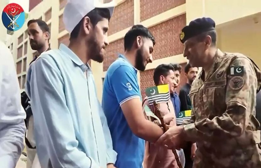 ڈی جی آئی ایس پی آر کا یونیورسٹی آف آزاد جموں و کشمیر کا دورہ