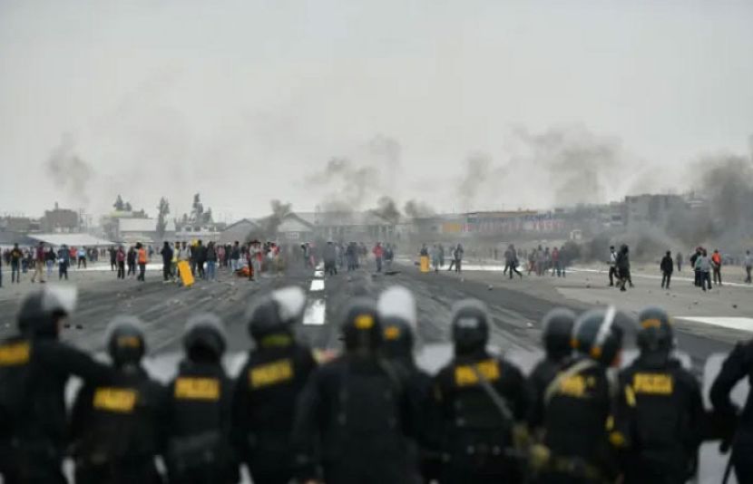 پیرو صدر کی برطرفی کے بعد پرتشدد مظاہرہوں کی زد میں
