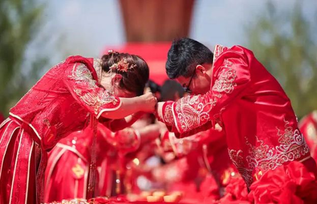 چین کے ایک گاؤں نے غیر صوبائی شادی، بغیر نکاح ساتھ رہنے اور غیر شادی شدہ حمل پر جرمانے عائد کر دیے