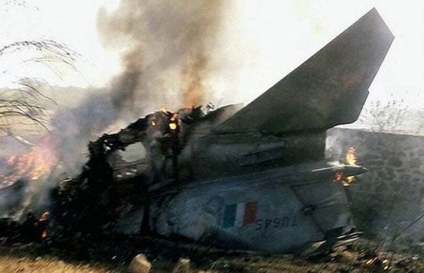 بھارتی فضائیہ کا لڑاکا گر کر تباہ