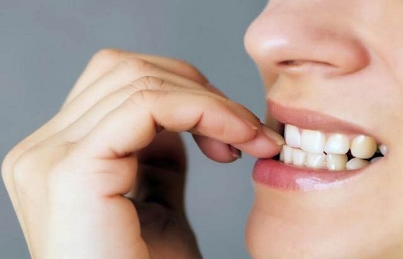 ماہرین نے طبی اور نفسیاتی بنیادوں پر ناخن چبانے کی وجوہات بتا دی ہیں