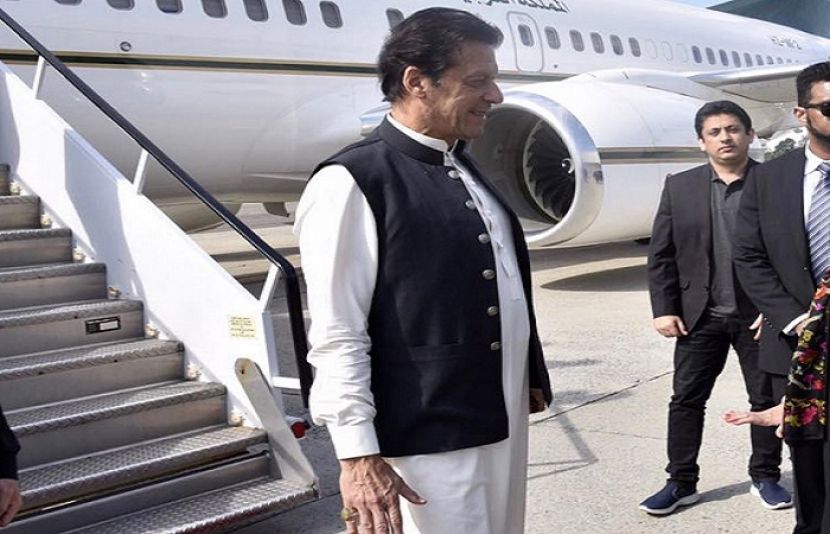 وزیراعظم عمران خان ایک روزہ دورے پر کراچی پہنچ گئے