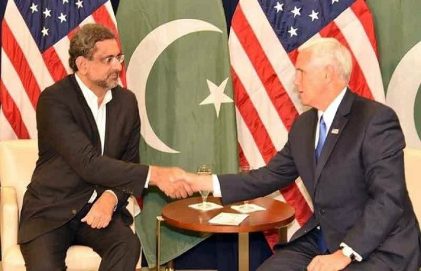 وزیراعظم شاہد خاقان عباسی نے امریکی نائب صدر مائیک پنس سے ملاقات 