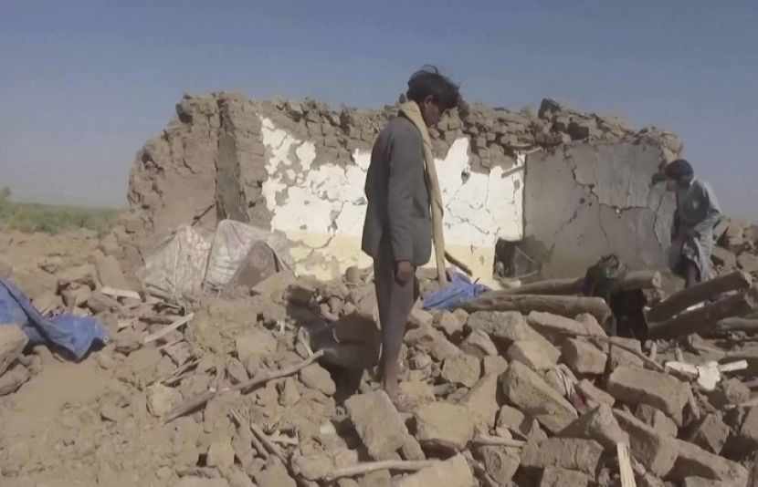 سعودی اتحاد نے یمن میں طیارہ تباہ ہونے کے بعد فضائی حملے مزید تیز کر دیے۔