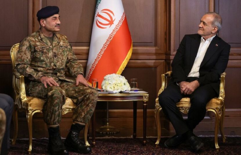فیلد مارشل سید عاصم منیر نے ایرانی صدر مسعود پزشکیان سے ملاقات کی ہے