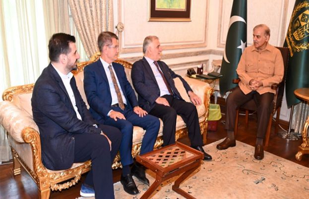 وزیراعظم شہباز شریف سے ترکیہ کی معروف کمپنی البئراک گروپ کے صدر احمد البئراک کی وفد کے ہمراہ ملاقات ہوئی۔