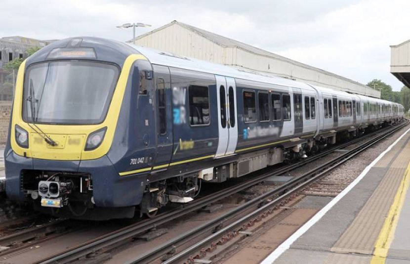 انگلینڈ میں آئندہ برس ریل کے کرائے منجمد کرنے کا اعلان