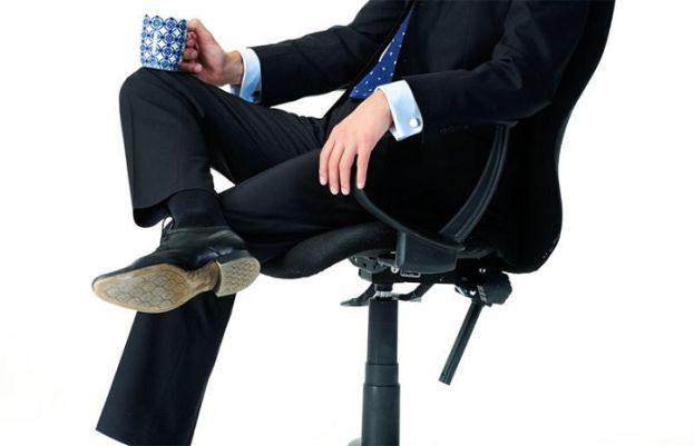 بیشتر افراد ٹانگ پر ٹانگ رکھ کر بیٹھنے کو زیادہ آرام دہ سمجھتے ہیں۔