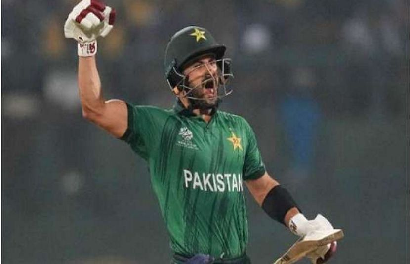 پاکستانی اوپنر صاحبزادہ فرحان نے بھارتی اسٹار بیٹر ابھیشیک شرما کی ٹاپ پوزیشن کو خطرے میں ڈال دیا ہے