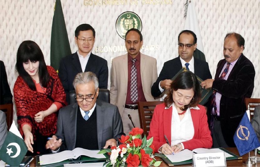 پاکستان اور ایشیائی ترقیاتی بینک کے درمیان بجلی کی ترسیل میں اضافے پر سرمایہ کاری معاہدے پر دستخط