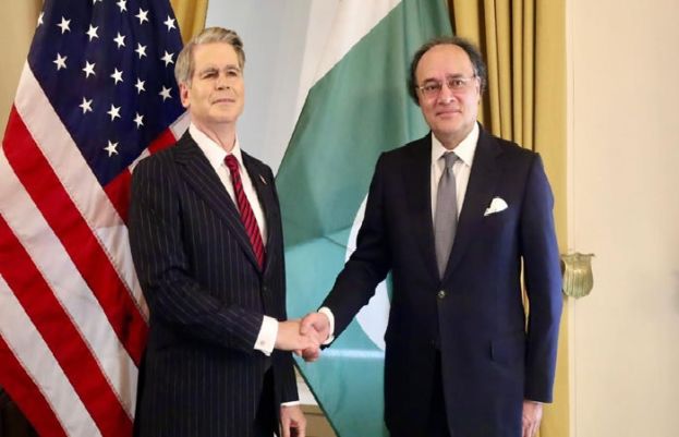 وفاقی وزیر خزانہ محمد اورنگزیب اور امریکی ہم منصب اسکاٹ بیسنٹ