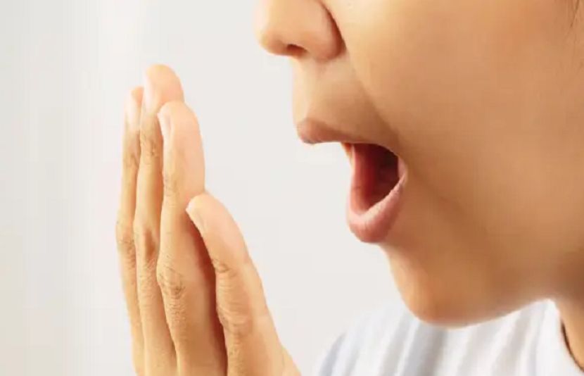 دانت صاف کرنے کے باوجود منہ سے بدبو کیوں آتی ہے؟