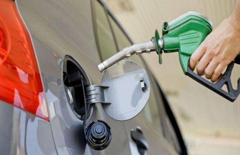 متحدہ عرب امارات میں پٹرول کی قیمت میں گزشتہ 13ماہ کے مقابلے میں ریکارڈ کمی ہوئی ہے