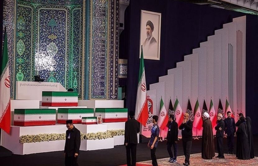 شہید سپریم لیڈر آیت اللہ خامنہ ای کے آخری رسومات کا آغاز، تابوت کو تہران کی جامع مسجد پہنچا دیا گیا