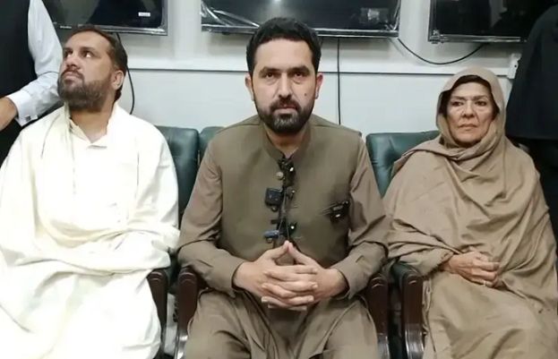 سپرنٹنڈنٹ اڈیالہ جیل پر بانی سے ملاقات روکنے کا الزام، توہینِ عدالت کی درخواست دائر