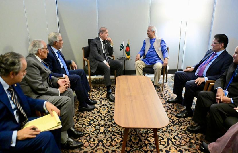 وزیراعظم سے بنگلہ دیش کے چیف ایڈوائزر کی ملاقات،دو طرفہ تعلقات مزید مضبوط بنانے کے عزم کا اعادہ