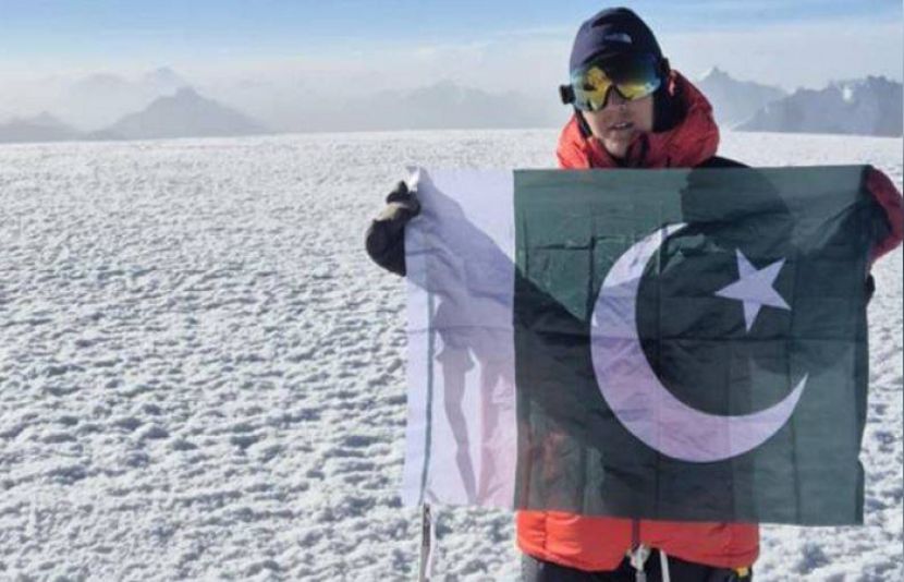 16 سالہ آمنہ شگری نے 7027 میٹر بلند سپانٹک چوٹی سر کر کے تاریخ رقم کر دی