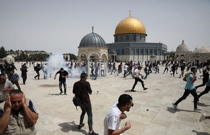 اسرائیلی سیکیورٹی فورسز کی مسجد اقصیٰ میں فائرنگ اور شیلنگ
