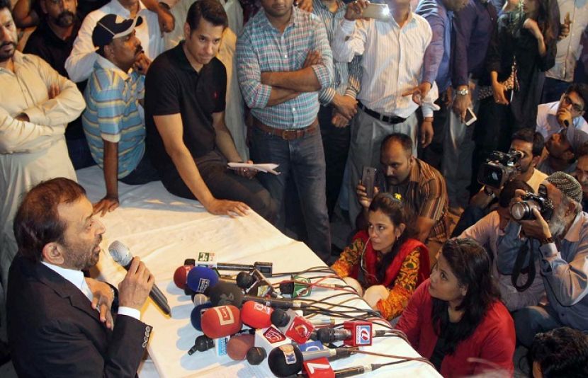فاروق ستار کی پریس کانفرنس بدنظمی کا شکار