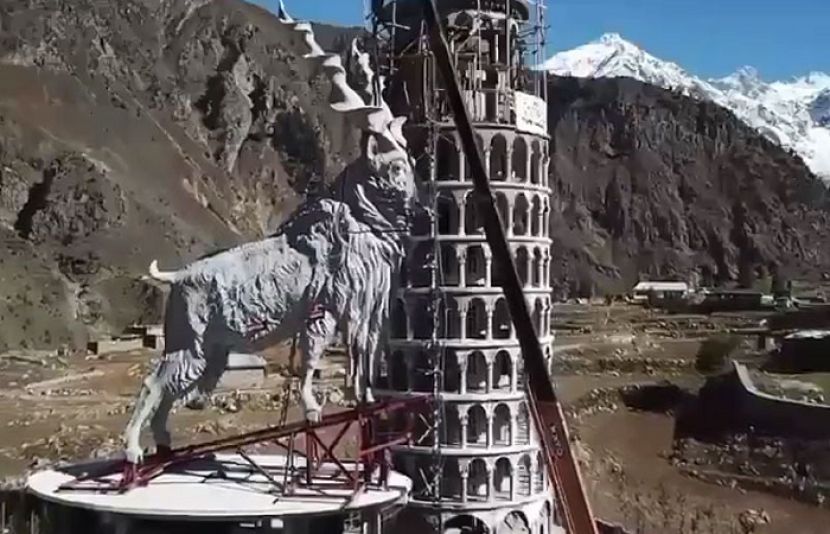 سیاحتی مقام پر دنیا کے بلند ترین مارخور کا مجسمہ نصب