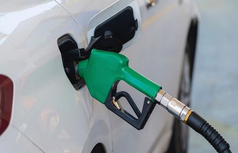 نگراں وفاقی حکومت کا آئندہ 15 روز کے لیے پٹرول کی قیمت برقرار رکھنے کا اعلان کیا