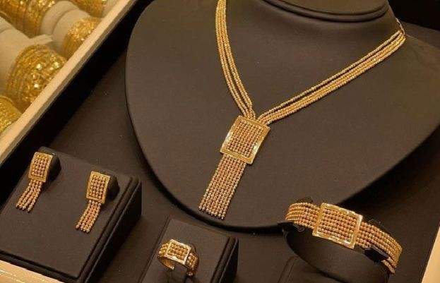 فی تولہ سونے کی قیمت میں 11 ہزار 100 کا بڑا اضافہ دیکھنے میں آیا ہے