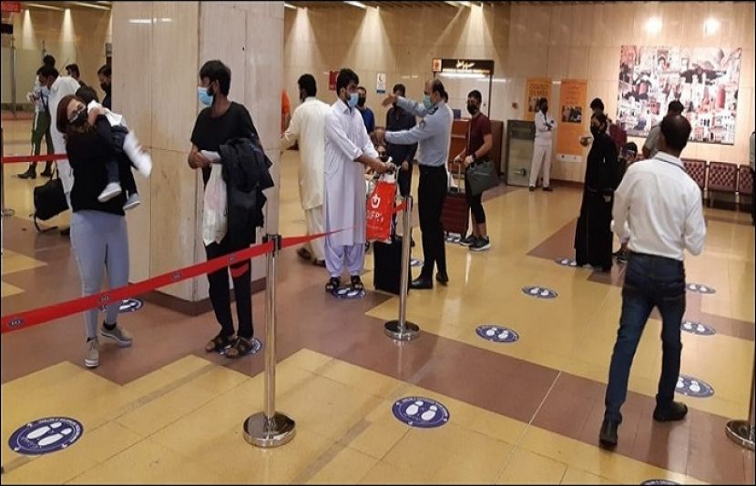 جناح انٹرنیشنل ایئرپورٹ پر بیرون ملک سے آنے والے ‏مسافروں کے لئے سخت اقدامات کیے گئے ہیں