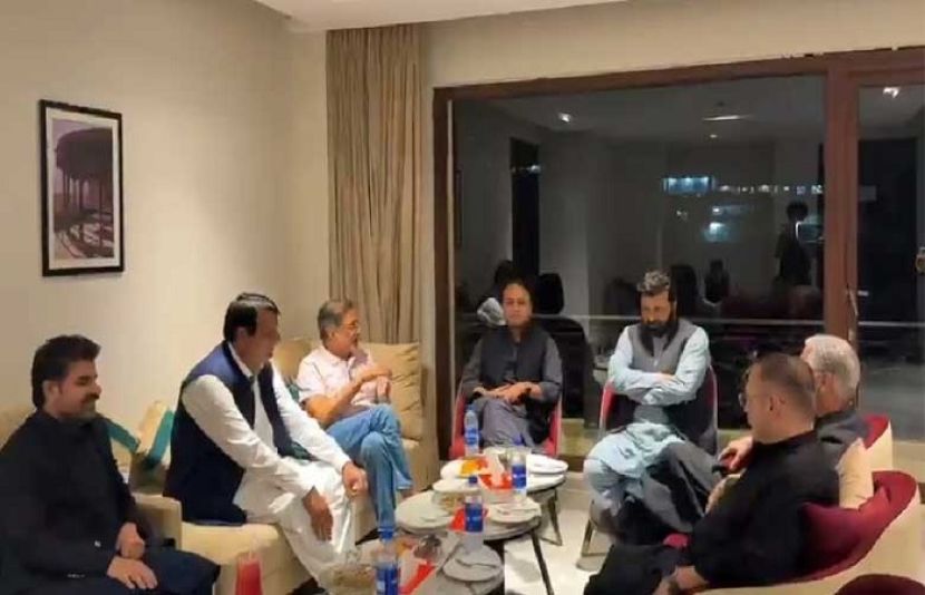 پیپلز پارٹی اور مسلم لیگ (ن) کے وفود کی گلگت میں مشاورتی ملاقات ہوئی جس کے بعد بریک تھرو کی توقع ظاہر کی جارہی ہے