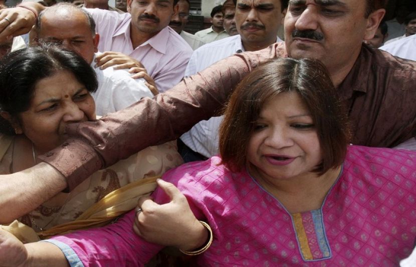 بھارتی سفارتکار کو پاکستان کیلئے جاسوسی کے الزام میں 3 سال کی سزا