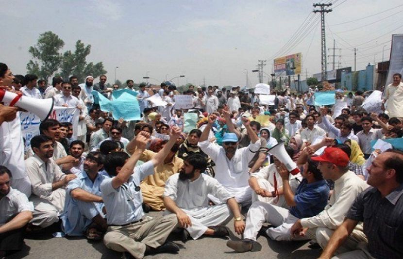 سندھ ینگ ڈاکٹرز کا مطالبات کی منظوری کے لئے تیسرے روز بھی احتجاج جاری