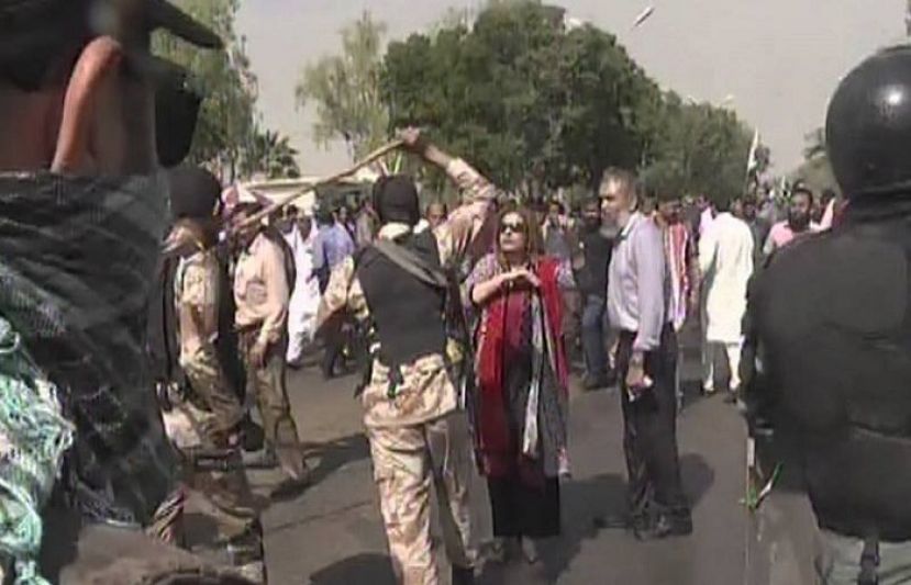 پولیس کا پی آئی اے ملازمین پر لاٹھی چارج ، 2 جاں بحق ، متعدد زخمی