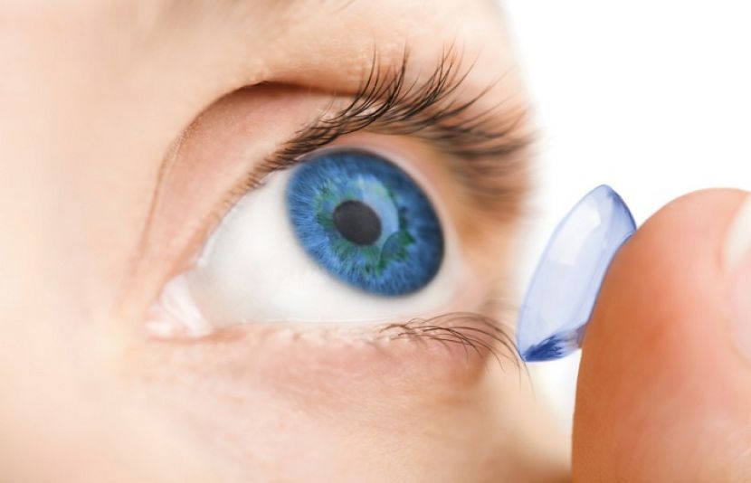 آنکھوں کی بنائی کیلئے کانٹیکٹ لینس کا استعمال خطرناک ثابت ہو سکتی ہے