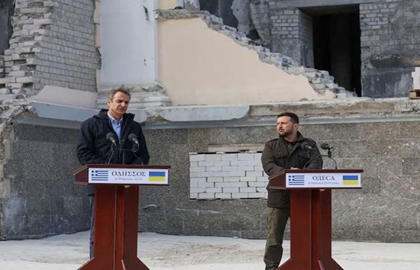 یوکرینی صدر وولودیمیر زیلنسکی کے قافلے کو نشانہ بنایا لیکن خوش قسمتی وہ محفوظ رہے تاہم 5 راہگیر ہلاک ہوگئے