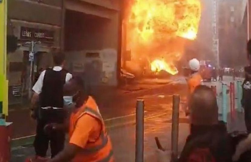 لندن کے جنوبی علاقے کے ریلوے اسٹیشن میں دھماکے بعد آگ لگ گئی
