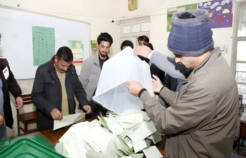 مسلم لیگ ن نے ضمنی انتخابات میں نمایاں کامیابی حاصل کرتے ہوئے قومی اسمبلی کی تمام 6 نشستیں اور صوبائی اسمبلی کی 7 میں سے 6 نشستیں جیت لیں