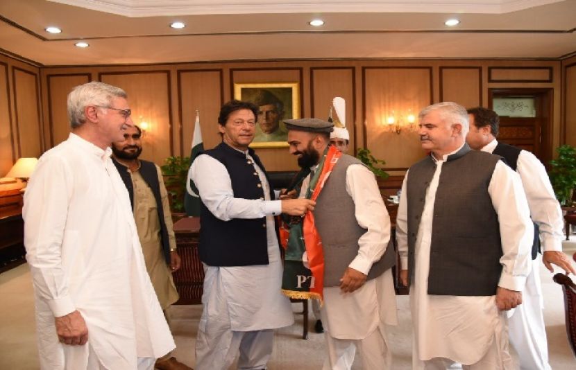 آزاد امیدوار غزن خان اور سابق رکن قومی اسمبلی غازی غزن جمال نے تحریک انصاف میں شمولیت کا اعلان کردیا ہے